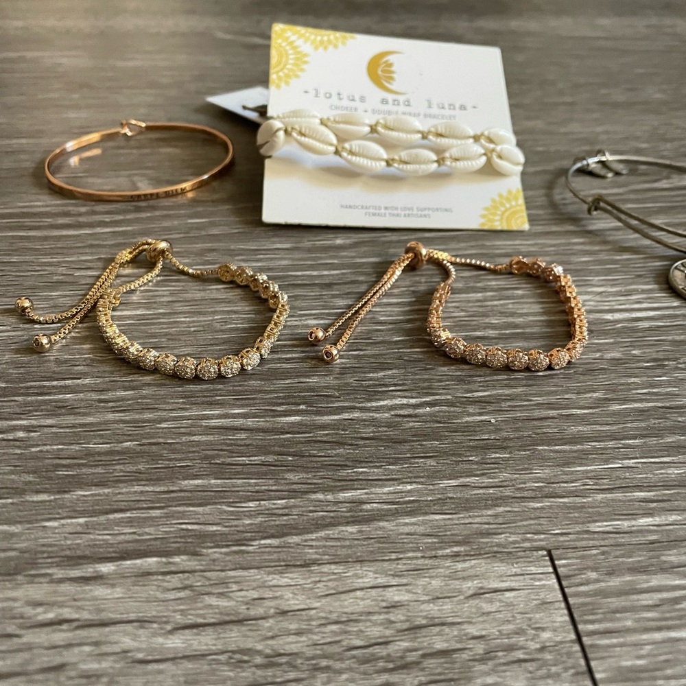 5 bracelets - Picture 4 of 5